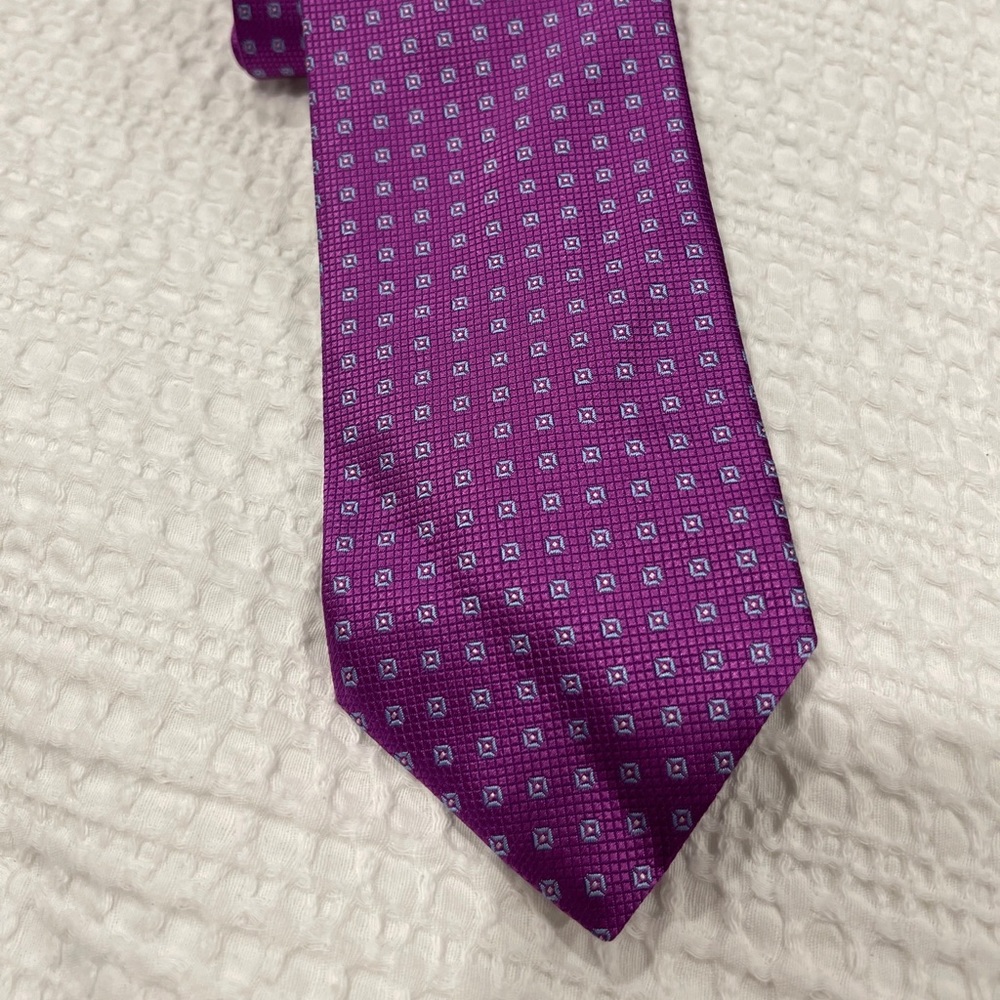 100% Silk Tie, Classic width and length, David Donahue designer brand